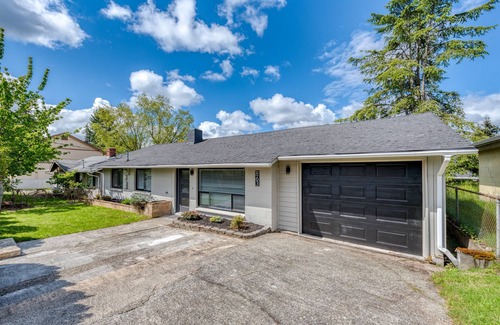 Renton House | Hidden Gem of Renton ❇ 4 BD/2 BA Home ❇ Glam Bath