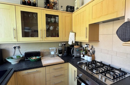 Parsons Green and Walham Apartment | Hidden Gem w/Private Terrace, Fulham Broadway!