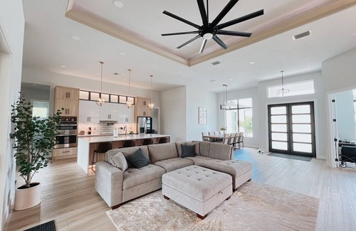 Warm Mineral Springs House | Hidden Gem with Jacuzzi, Waterfront