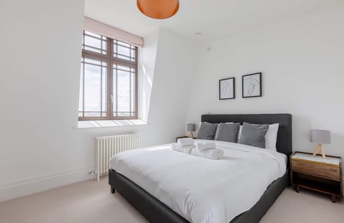 Brixton Apartment | Hidden Gem with Private Balcony, Brixton!