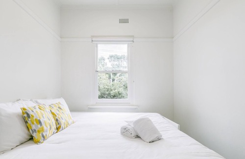 Middle Park Apartment | Hidden Gems & Modern Comfort - 2BR in Middle Park!