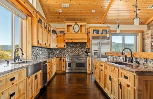 Castle Glen Estates Apartment | Hidden Haven Estate + Big Bear Lake Views + Snow Play