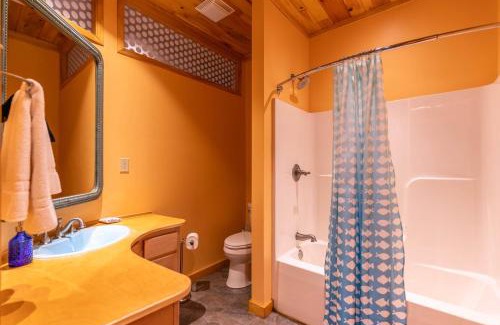 Lenoir House | Hidden Hideaway