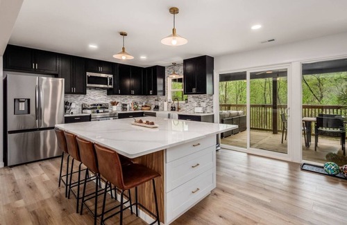Logan House | Hidden Hills Haven + Hot Tub I Fire Pit