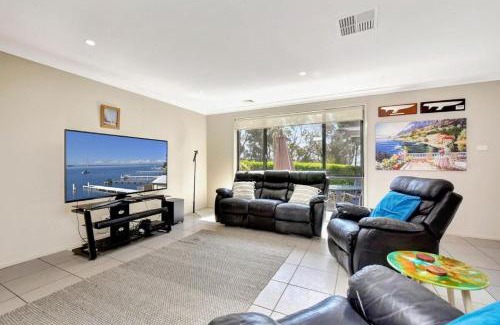 Nords Wharf House | Hidden Horizon - 1pm checkout Sun - 5bed 3 bathroom