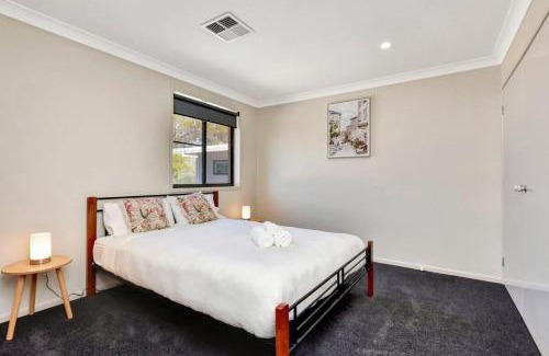 Nords Wharf House | Hidden Horizon - 1pm checkout Sun - 5bed 3 bathroom