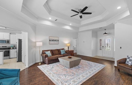 Dothan House | Hidden Lake Hideaway w/fenced in yard 3br 2 bath