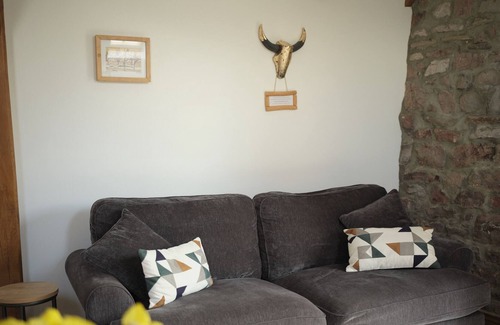 Lydney Cottage | Hidden lakeside gem in the Forest of Dean