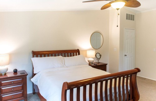 Concan Cabin | Hidden Oaks - 5 min from river access