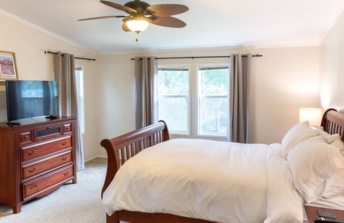 Concan Cabin | Hidden Oaks - 5 min from river access