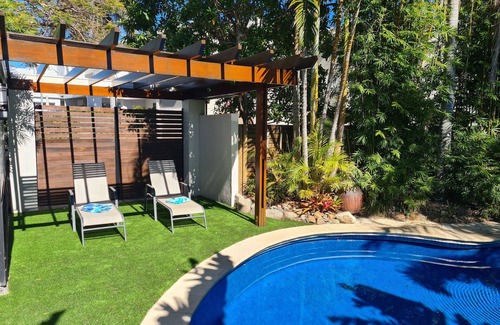 Alexandra Headland House | Hidden Oasis, only 300m to beach