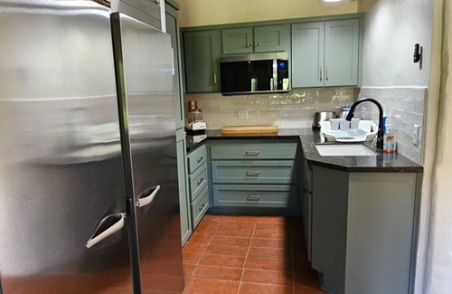Victorville Resort | Hidden oasis resort perfect for groups, reunions & gatherings. Sleeps 48!