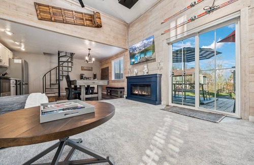 Hidden Valley House | Hidden ONEder - 3BR Ski Resort Townhome - Sleeps 7