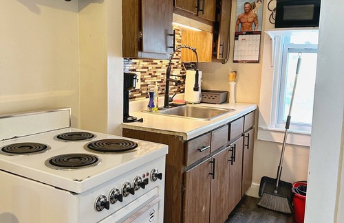 Oakdale Apartment | Hidden private one bedroom gem