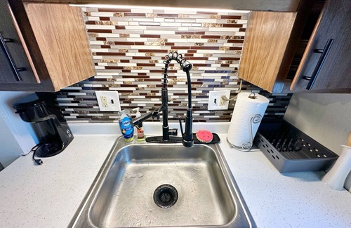 Oakdale Apartment | Hidden private one bedroom gem