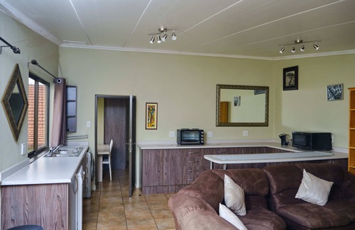 Greater Johannesburg Metropolitan Area House | Hidden retreat in Kensington, Johannesburg