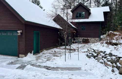 Eagle River House | Hidden River Lodge