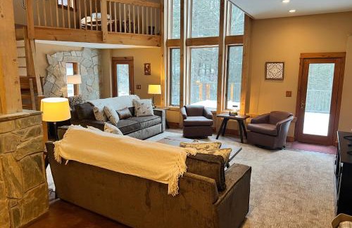 Eagle River House | Hidden River Lodge