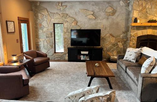 Eagle River House | Hidden River Lodge