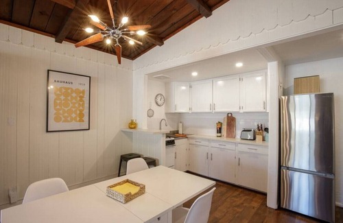 Bel Air House | Hidden Sanctuary in Melrose: Heated Pool!