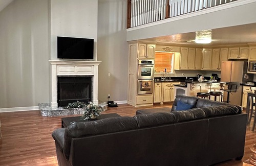 Biloxi House | Hidden Treasure Charming 4-bedroom river house on the Biloxi Rivern