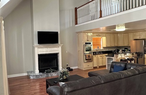 Biloxi House | Hidden Treasure Charming 4-bedroom river house on the Biloxi Rivern