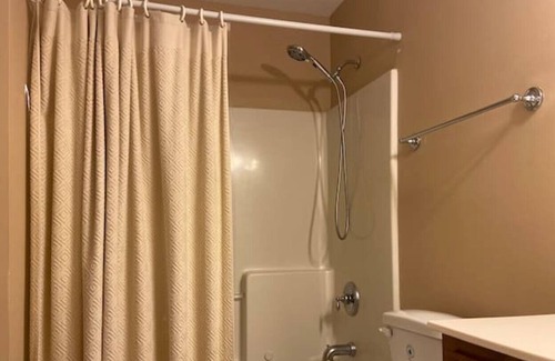 Alexander City Condo | Hidden Treasure-Lake Martin, 35mi from Jordan Hare