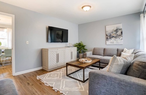 Hidden Valley House | Hidden Valley Home - Just 15 mins. from UNC Charlotte & Uptown - Rec. Room - Pool Table - Pets Ok