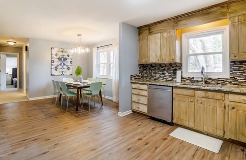 Hidden Valley House | Hidden Valley Home - Just 15 mins. from UNC Charlotte & Uptown - Rec. Room - Pool Table - Pets Ok