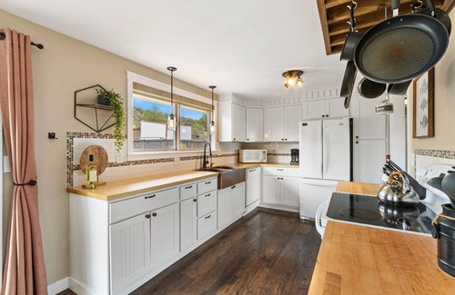 Loveland House | Hidden Valley Retreat | Quiet Escape w/Mtn Views!