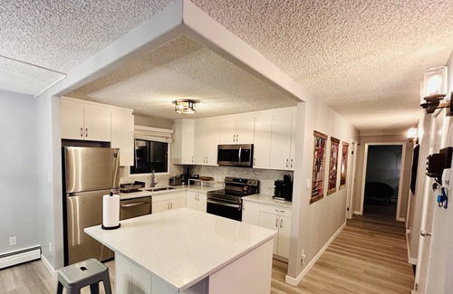 Victoria Park Apartment | HiddenGem*DowntownYYC*FreeUndergroundParking*CalgaryTowerView