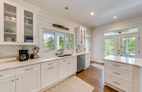 Tiger House | Hide-A-Way Cove – Luxury Lakefront Retreat on Lake Burton