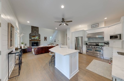 Tiger House | Hide-A-Way Cove – Luxury Lakefront Retreat on Lake Burton