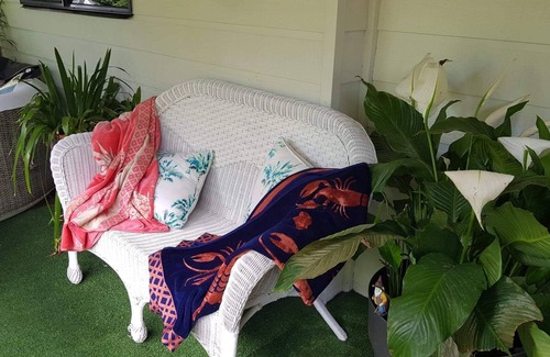 Maleny House | Hide A Way in Maleny with a twist on the tropics at Jessies Cottage.