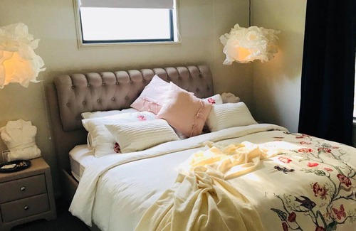 Maleny House | Hide A Way in Maleny with a twist on the tropics at Jessies Cottage.