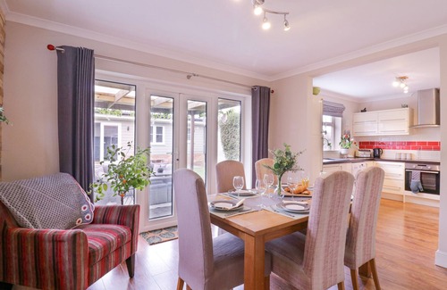 Walton on the Naze Cottage | HIDE AND SLEEP, pet friendly, with open fire in Frinton-On-Sea
