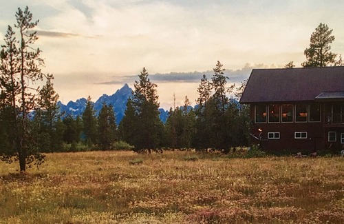 Moran Cabin | Hide away in Teton National Forest, Secluded, Peaceful & Serene