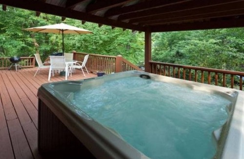 Mineral Bluff Cabin | Hide N Creek | Mineral Bluff, GA