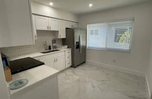 Hollywood Lakes Condo | Hideaway - Hollywood Beach