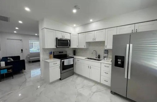 Hollywood Lakes Condo | Hideaway - Hollywood Beach