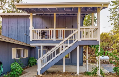 Oakhurst Ski Chalet | Hideaway Lookout near Yosemite and Bass Lake, with WiFi, AC and amazing views.