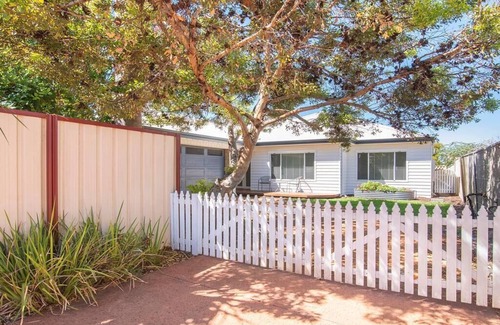 West Busselton House | Hideaway on High- 10 minute walk to town
