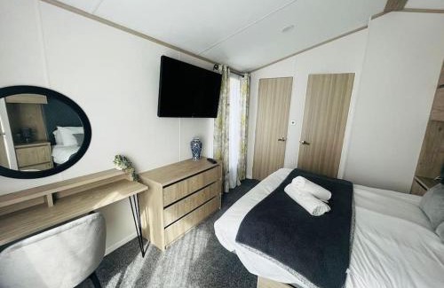 Allerthorpe House | Hideaway Retreat with Hot Tub