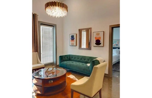 Madison House | Hideaway Salt water pool & 24/7 fitness gym