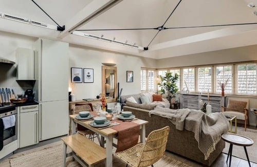 Canterbury House | Hideaway Towers Flat with Cathedral Views