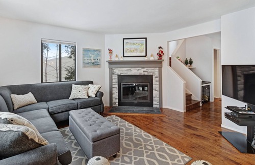 Harbor Springs Condo | Hideaway Valley condo w/ walkout patio & shared pool and tennis!