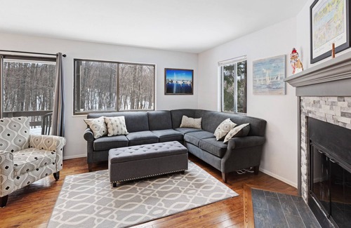 Harbor Springs Condo | Hideaway Valley condo w/ walkout patio & shared pool and tennis!