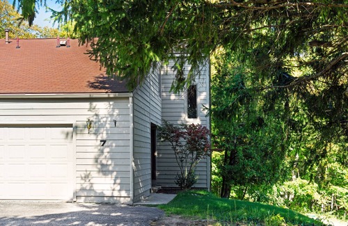 Harbor Springs Condo | Hideaway Valley condo w/ walkout patio & shared pool and tennis!