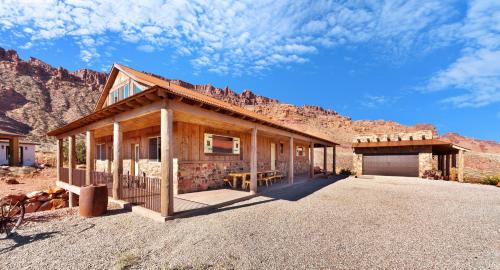 Moab South Valley Bed & Breakfast | Hideout at the Rim
