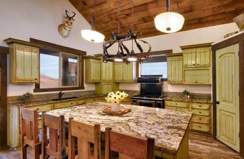 Moab South Valley Bed & Breakfast | Hideout @ the Rim - Butch & Sundance Suite
